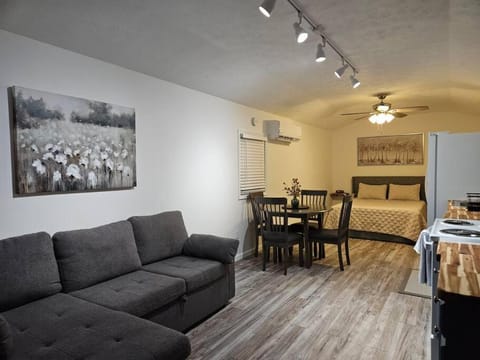 Studio 431-Vet owned 14 miles to Ft Moore Chalet in Phenix City