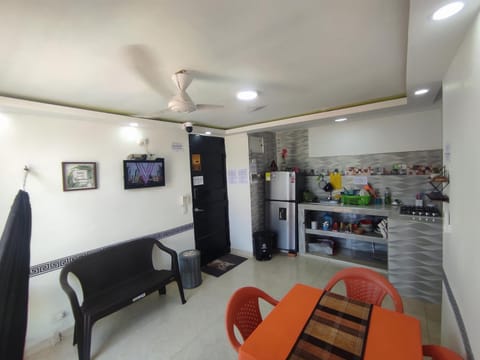 TV and multimedia, Kitchen or kitchenette, Living room, Seating area, Dining area