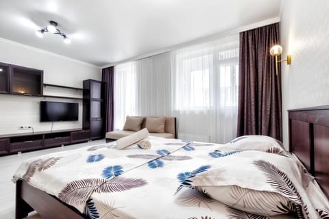 Bed, TV and multimedia, Photo of the whole room, Bedroom
