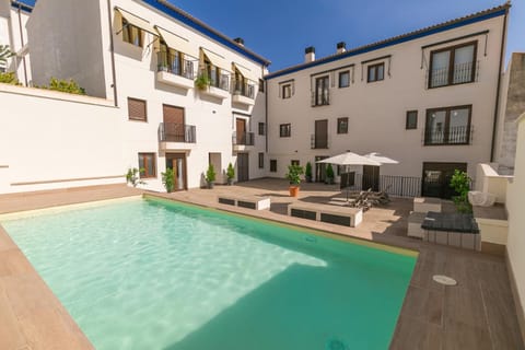 Property building, Patio, Day, Pool view, Swimming pool, sunbed
