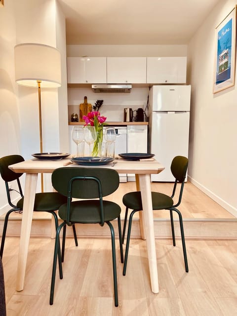 Kitchen or kitchenette, Living room, Dining area