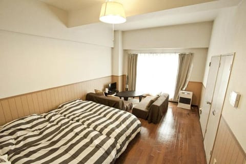 Bed, TV and multimedia, Living room, Photo of the whole room