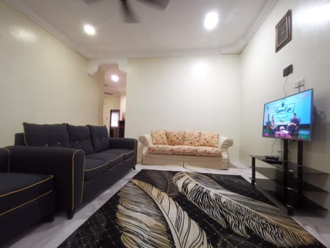 Communal lounge/ TV room, TV and multimedia, Living room, Evening entertainment
