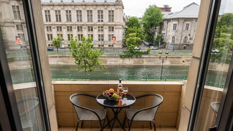 View (from property/room), Balcony/Terrace, City view, River view, Quiet street view