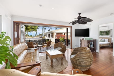 Patio, TV and multimedia, Balcony/Terrace, Living room, Beach, Sea view, Sea view, fireplace, air conditioner