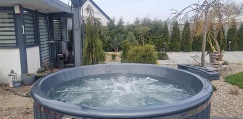 Tęczowy Domek - Balia z hydromasażem Apartment in West Pomeranian Voivodeship, Poland