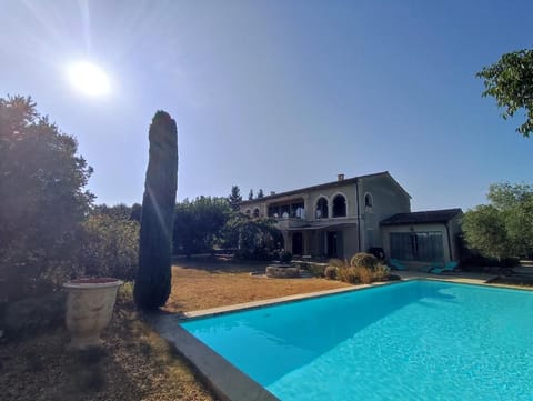 Magnifique Villa proche centre ville d'Uzès Villa in Uzes