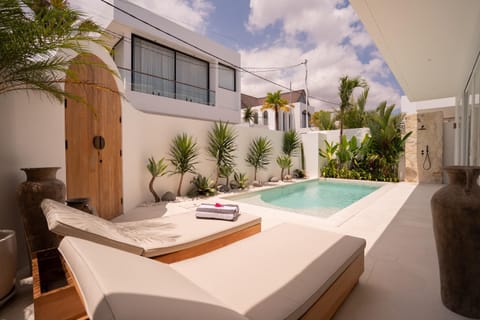 Patio, Pool view, Swimming pool, sunbed