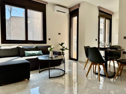 Living room, Seating area, Dining area, air conditioner