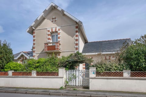 Property building, Facade/entrance, Off site