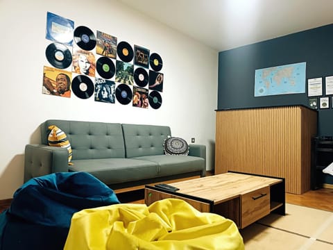 Living room, Seating area