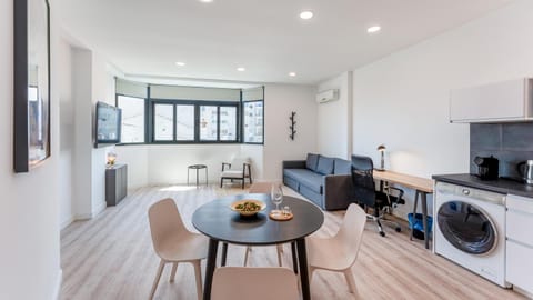 TV and multimedia, Kitchen or kitchenette, Living room, Seating area, Dining area, minibar, washing machine, dryer