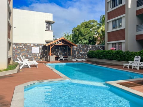 Property building, Patio, Pool view, Swimming pool, Swimming pool, sunbed