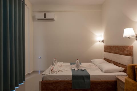 Bed, Photo of the whole room, Bedroom, towels, air conditioner