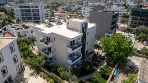 Property building, Day, Neighbourhood, City view, Street view