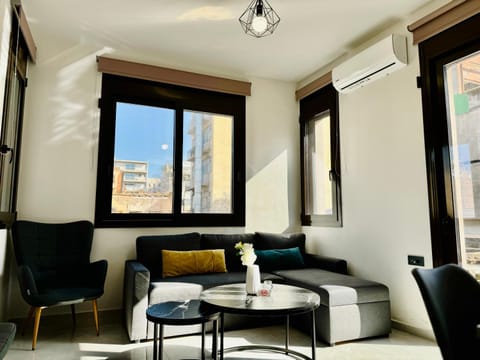 Living room, Seating area, air conditioner