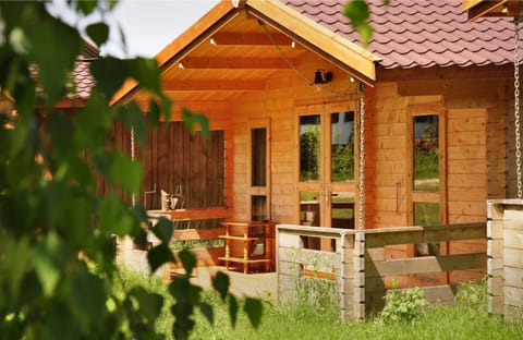 Property building, Patio, Spring, Day, Garden, Garden view