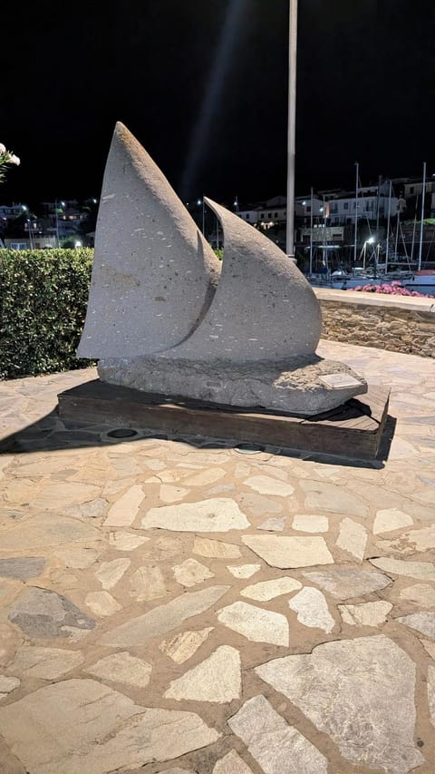 Nearby landmark, Night