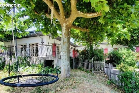 Villa à flanc de colline Villa in Auvergne-Rhône-Alpes