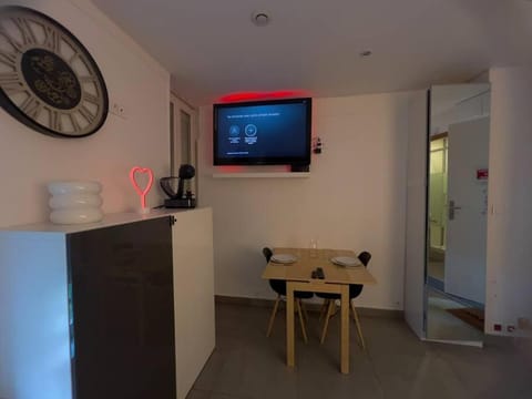 Le Néon Dijonnais Apartment in Dijon