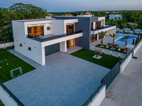 Property building, Facade/entrance, Off site