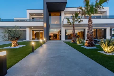 Property building, Facade/entrance, Off site