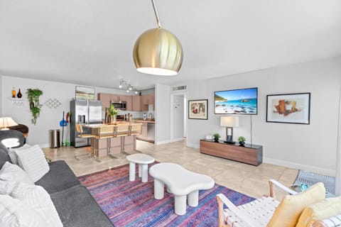 Communal lounge/ TV room, TV and multimedia, Kitchen or kitchenette, Living room, Seating area