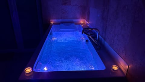 Hot Tub, Hot Tub, Spa and wellness centre/facilities