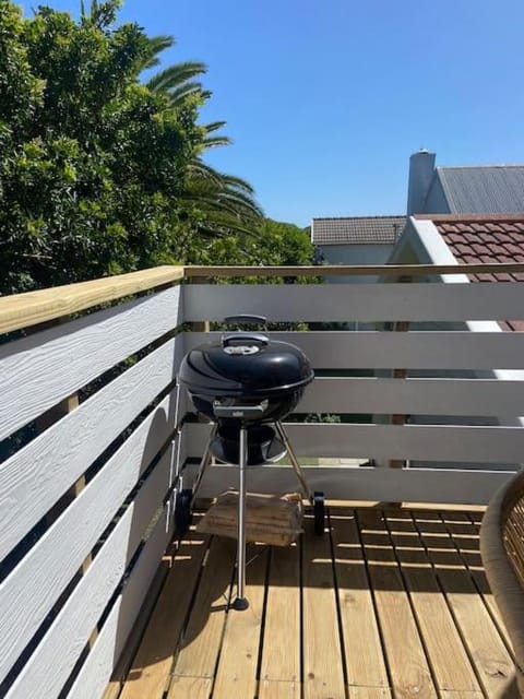 Tree House by the Ocean Apartment in Cape Town