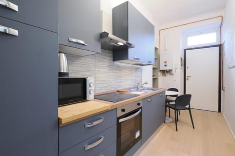 Kitchen or kitchenette, Dining area, minibar, pet friendly, stove
