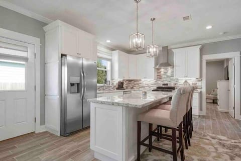 *Chic Beach Cottage Retreat* near Beach/downtown House in Gulfport