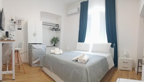 Bed, Photo of the whole room, Bedroom, towels, air conditioner