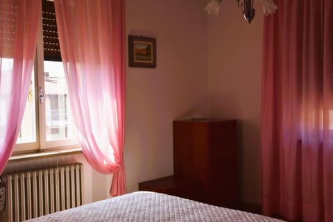 Bed, Photo of the whole room, Bedroom, internet