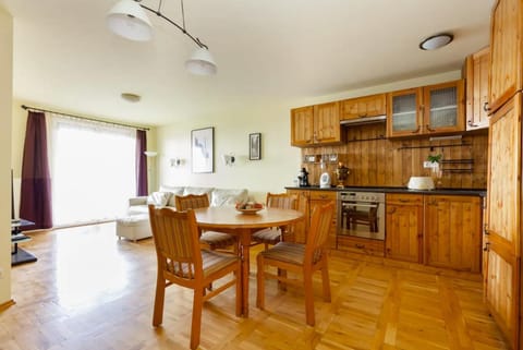 Coffee/tea facilities, Kitchen or kitchenette, Living room, Dining area, minibar, pet friendly, stove