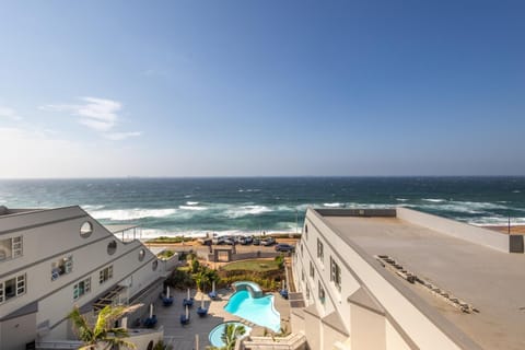 Pool view, Sea view