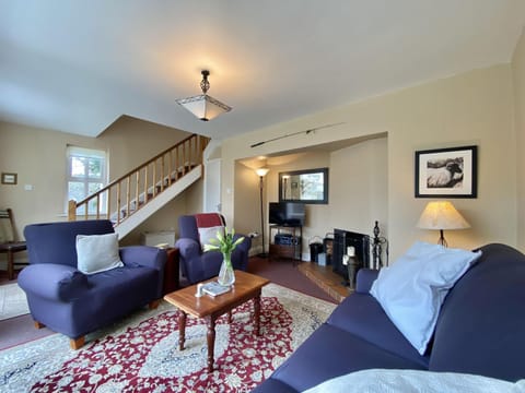 TV and multimedia, Living room, Seating area, internet