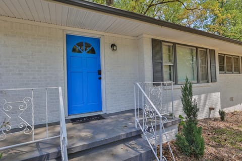 Cozy Home In Forest Park, GA House in Conley