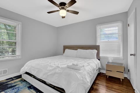 Cozy Home In Forest Park, GA House in Conley