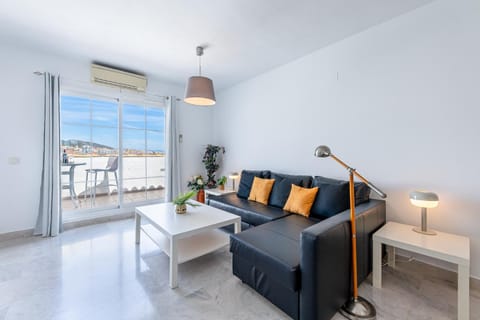 797 HOLIDAY RENTALS - Espectacular atico con vistas para 6 Apartment in Benalmadena