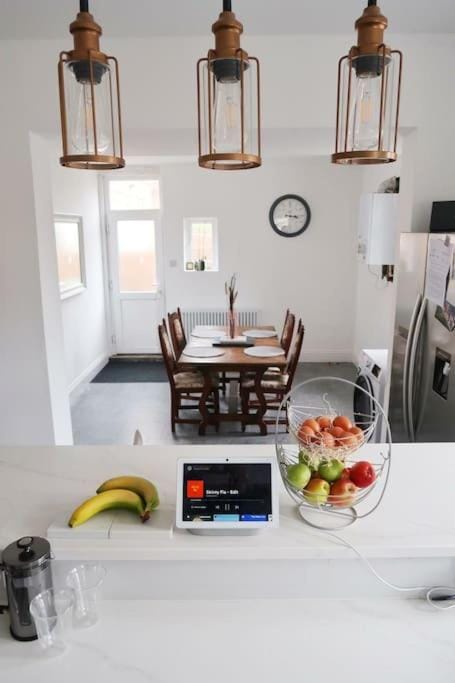 Kitchen or kitchenette, Food and drinks, Dining area, Breakfast