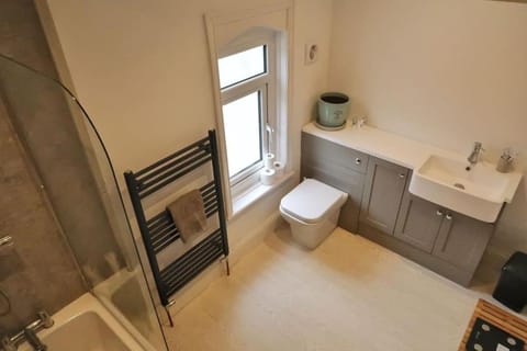 Castle Manor, 4 Bed Seaside Retreat Apartment in Scarborough