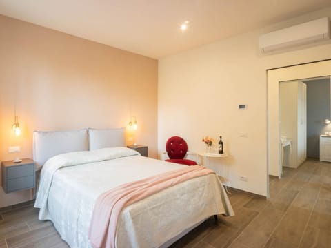 Bed, Photo of the whole room, Bedroom, wardrobe, air conditioner