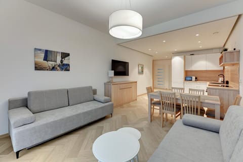 TV and multimedia, Kitchen or kitchenette, Living room, Seating area, Dining area