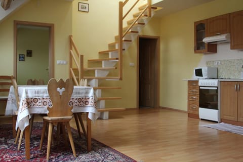 Kitchen or kitchenette, Living room