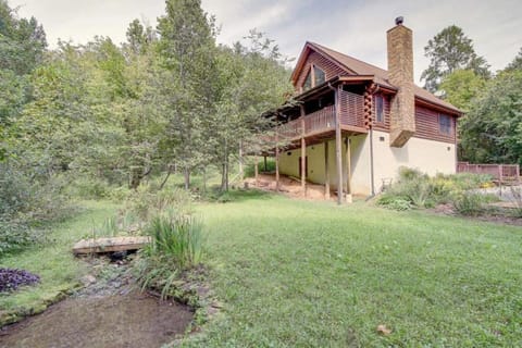 Golden Grizzly by Beyond Expectations w Hot Tub House in Sevierville