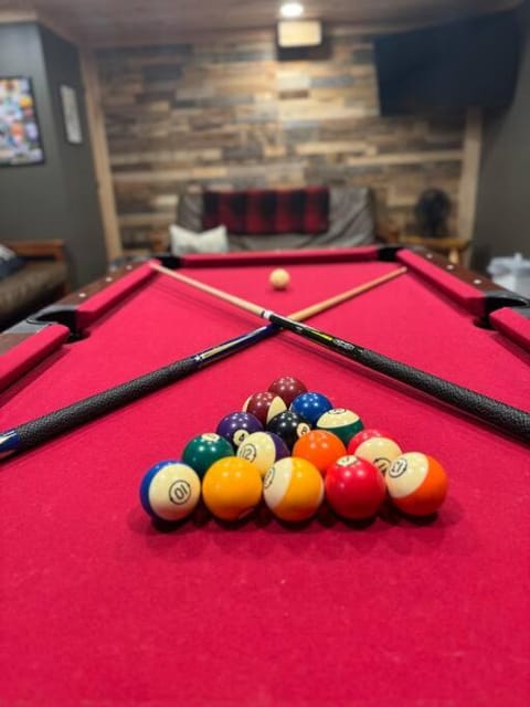 Journeys End Chalet - Minutes to Jay Peak! Chalet in Jay