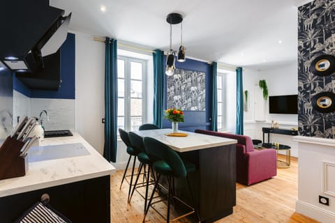 Communal lounge/ TV room, TV and multimedia, Kitchen or kitchenette, Living room, Seating area, Dining area