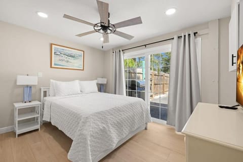 3 miles to Honeymoon Island Firepit & Pool House in Palm Harbor