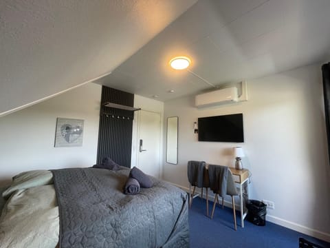 TV and multimedia, air conditioner