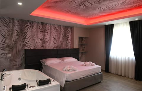 Bed, Hot Tub, Balcony/Terrace, Photo of the whole room, Bedroom, Pets, heating, internet, locker, safe, towels